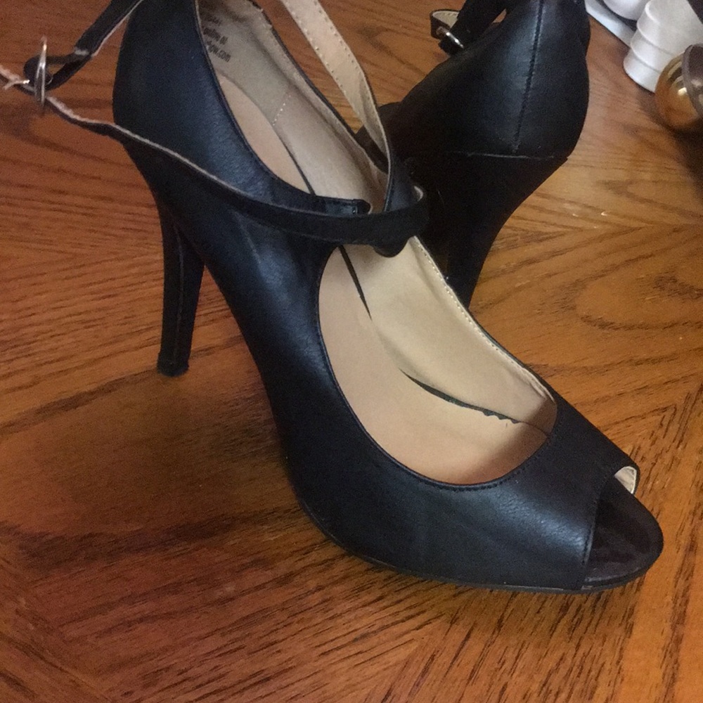 Shoes - Picture 2 of 2